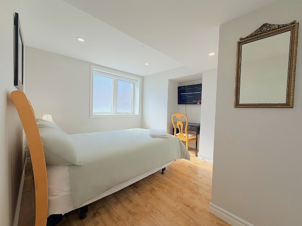 Cozy Rooms in Bright Walkout Suite - Newly Renovated in 2026