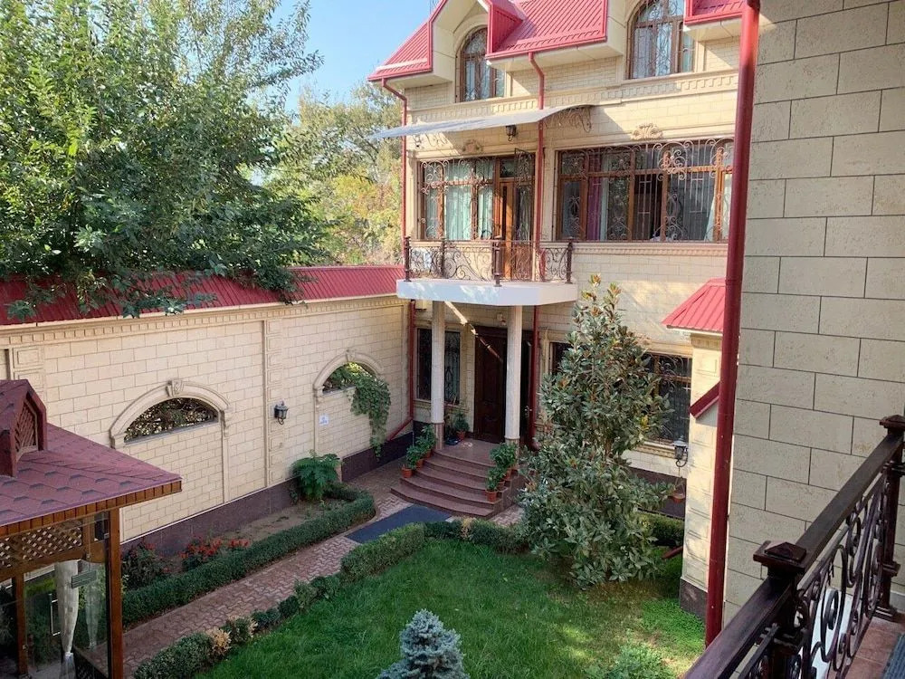 Eleon Hotel - Hostel