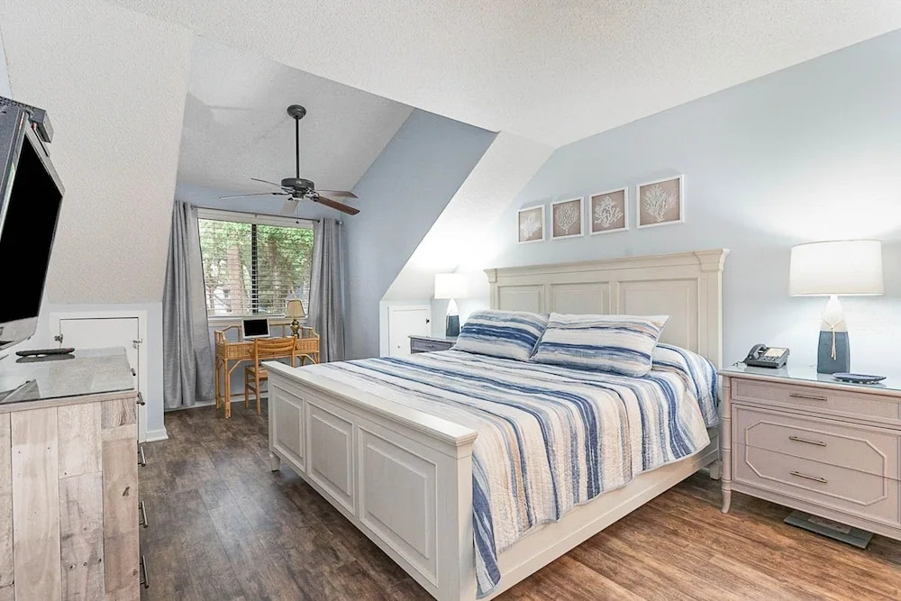 14d Richmond Park - Gorgeously Remodeled 3 Bed, 3 Bath Villa 3 Bedroom Villa