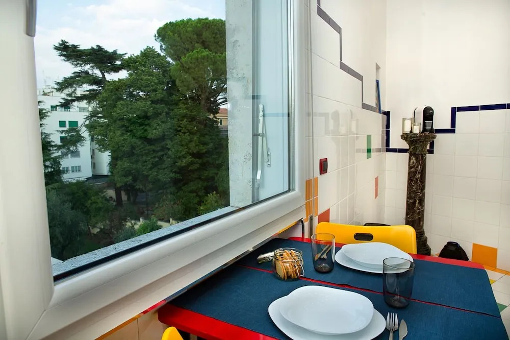 Room In Roma Isole