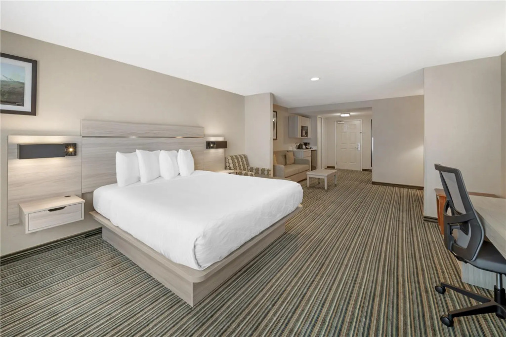 Best Western Plus Twin View Inn & Suites
