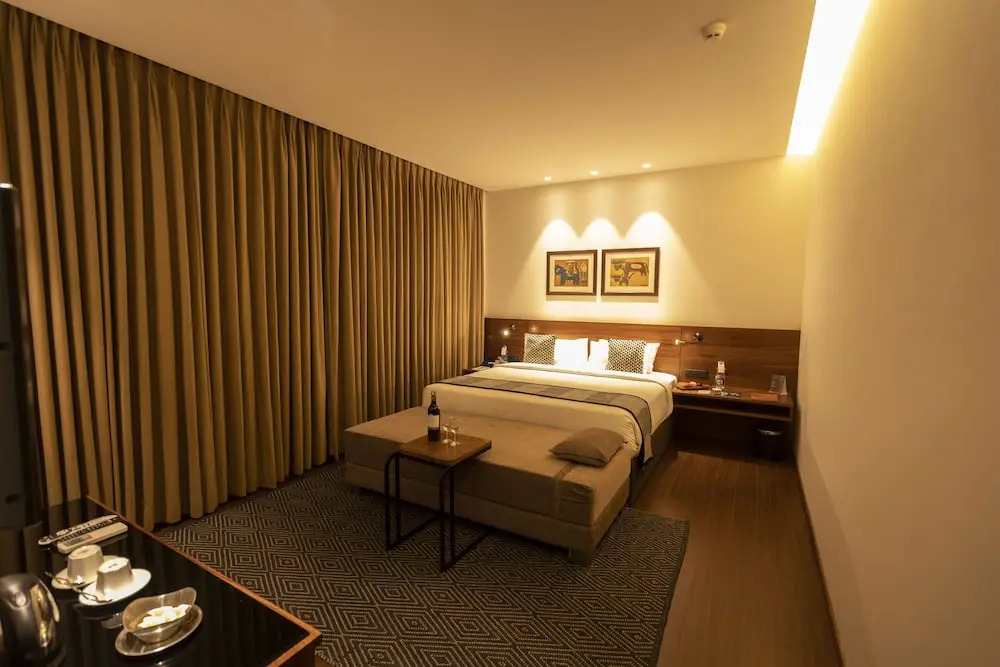 Summit Montana Suites & Spa at Mall
