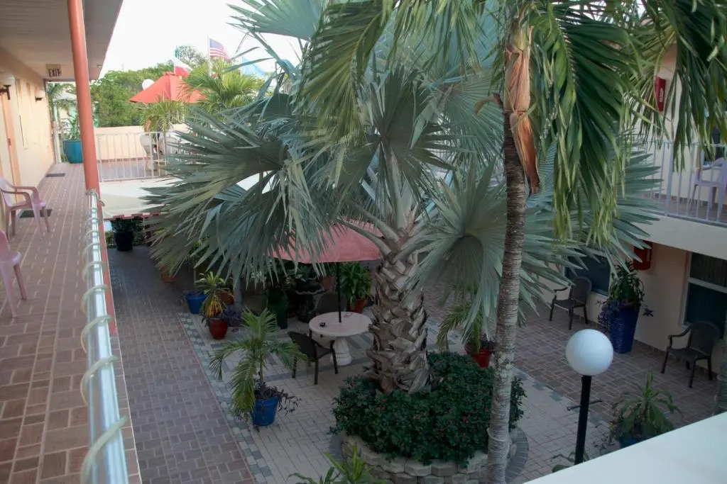 Lago Mar Motel and Apartments