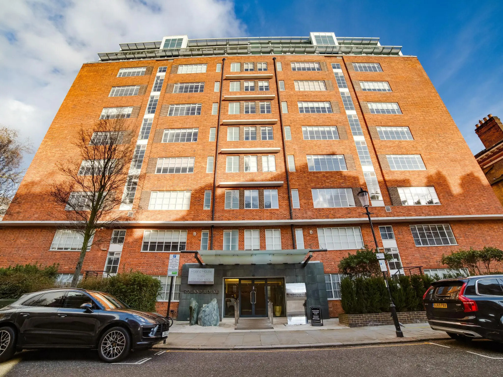Graceful Studio in London near Churchill War Rooms