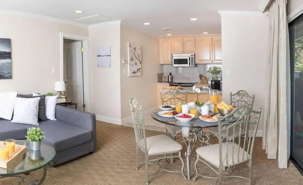 Top King Suite 40% OFF: Full Kitchen, Peaceful Views