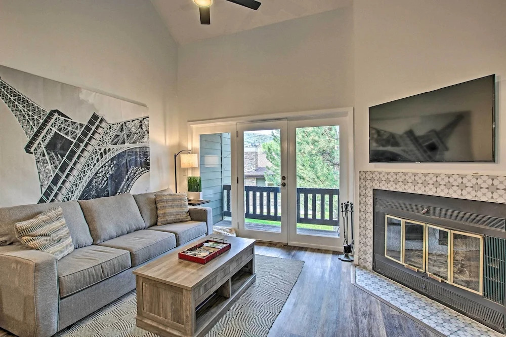 Contemporary Family Condo by Pineview Reservoir!