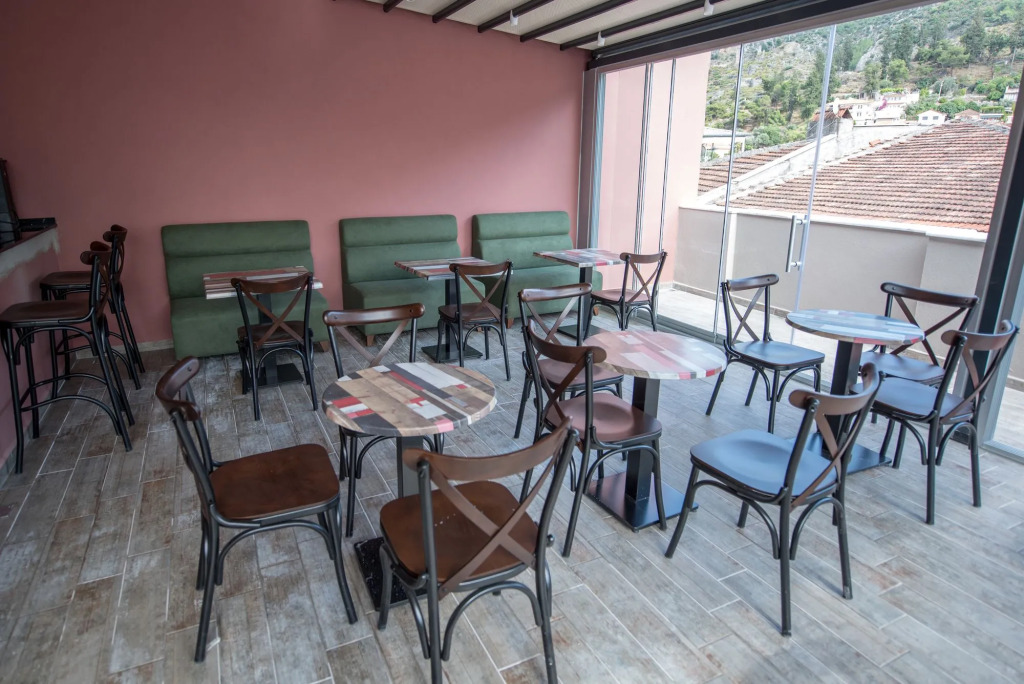 Sakura Hostel & Pub