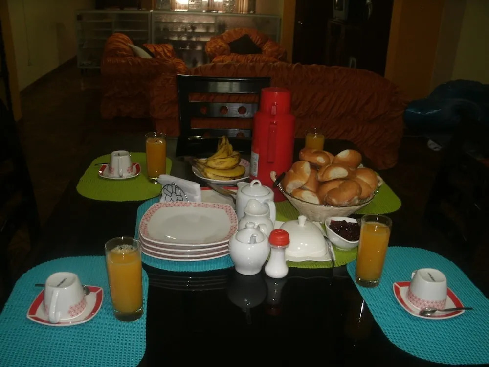 Angelicas House 2BR Near Airport Terrace WiFi