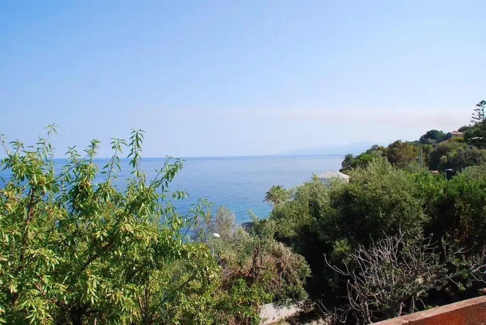 House with 2 Bedrooms in San-Martino-Di-Lota, with Wonderful Sea View, Shared Pool, Enclosed Garden - 500 M From the Beach