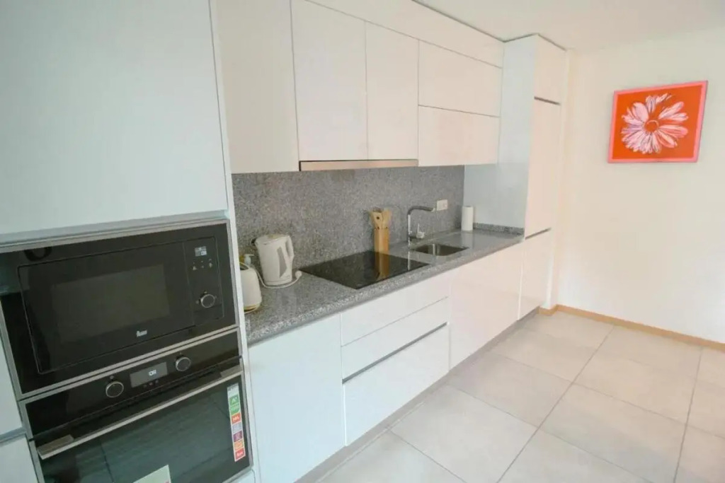 AT10 Superb 2 Bed apartment with Roof Top Pool, Air con close to Falesia Beach