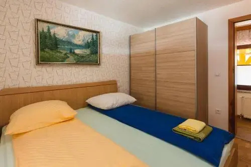 Apartment Ledrar