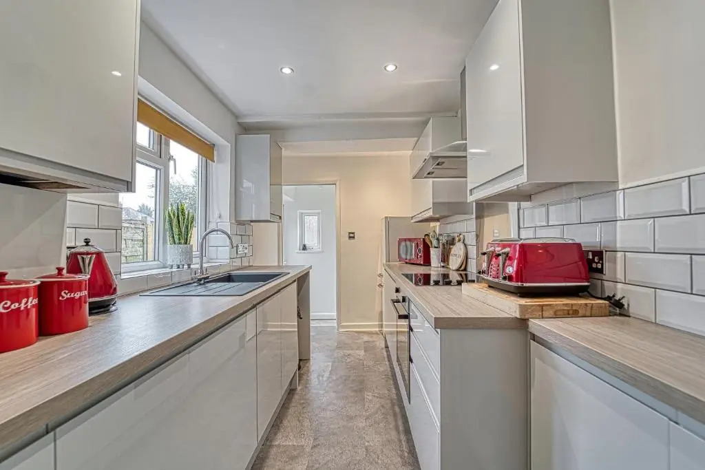 Stylish 2 Bedroom House with Patio