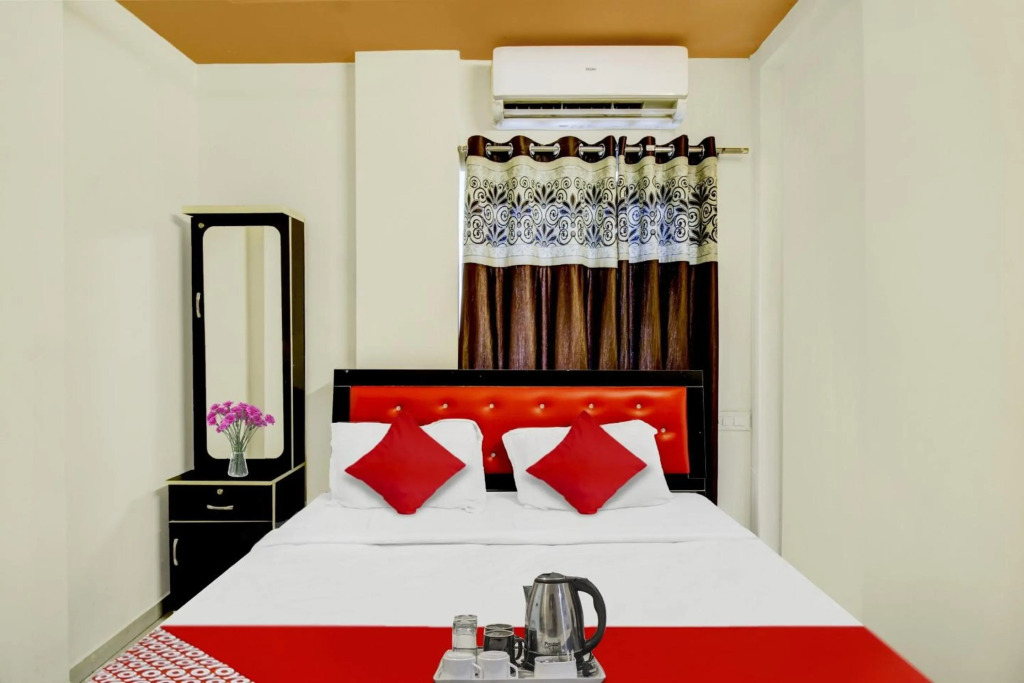 OYO Flagship 70003 Ap Royal Rooms