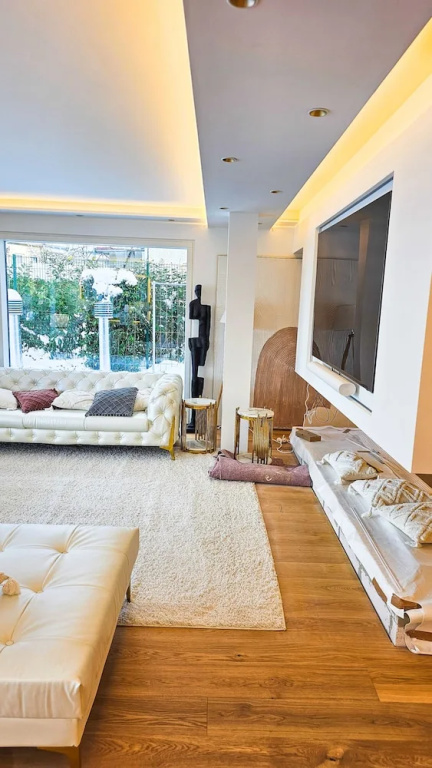 Luxus Neubau 170m2 Loft mit Pool Garten