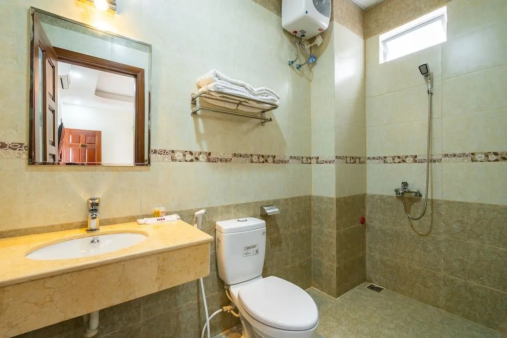 Oyo 222 Queen Hotel
