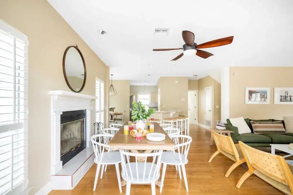 Hourglass by Avantstay Chic Beach Getaway w/ Pool & Two Large Balconies