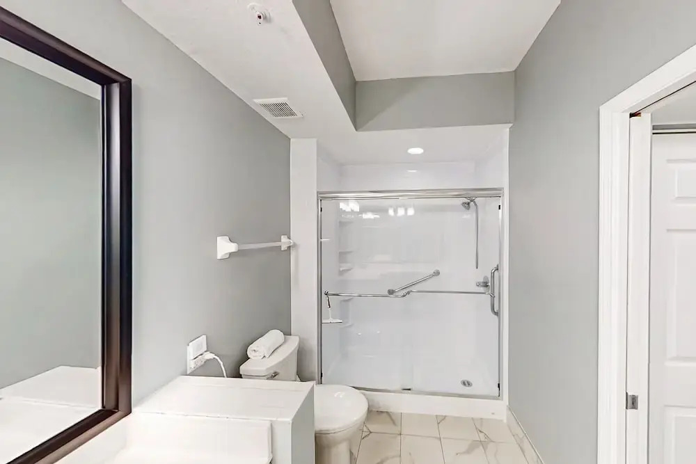 Luxurious Oceanfront Condo With Private Balcony, 2 Pools, and Beach Access