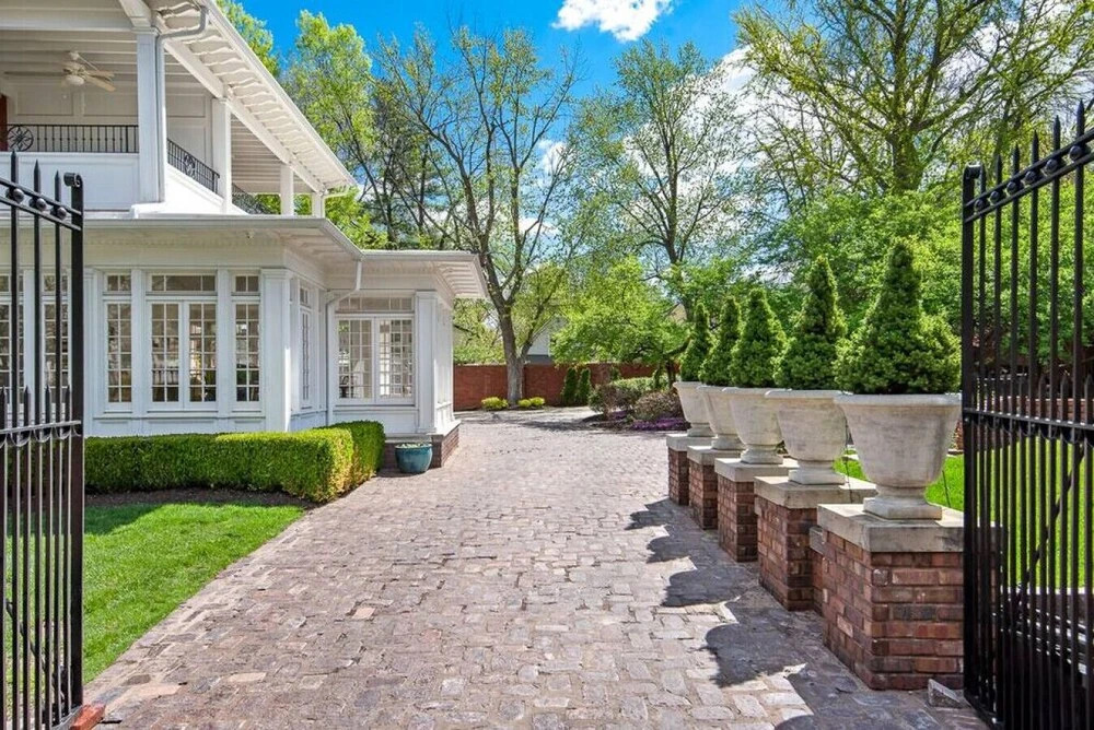 Oak Street Mansion