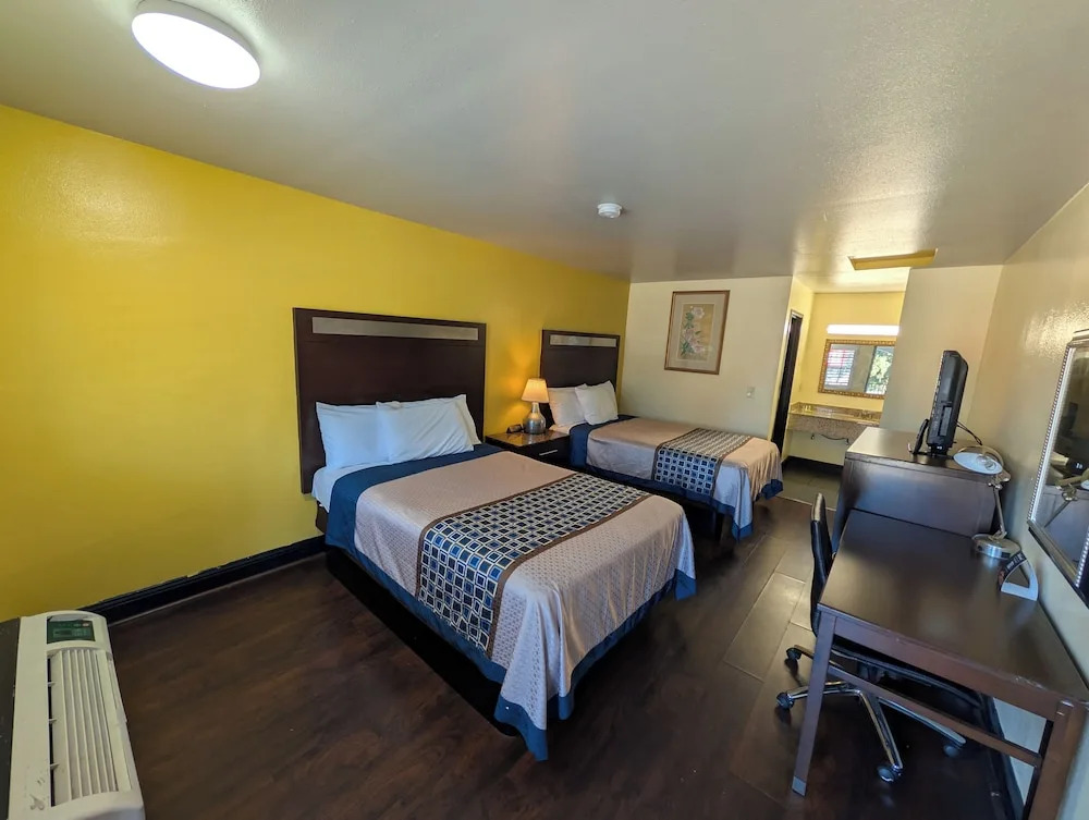 Crossroads Inn - Downtown Sacramento