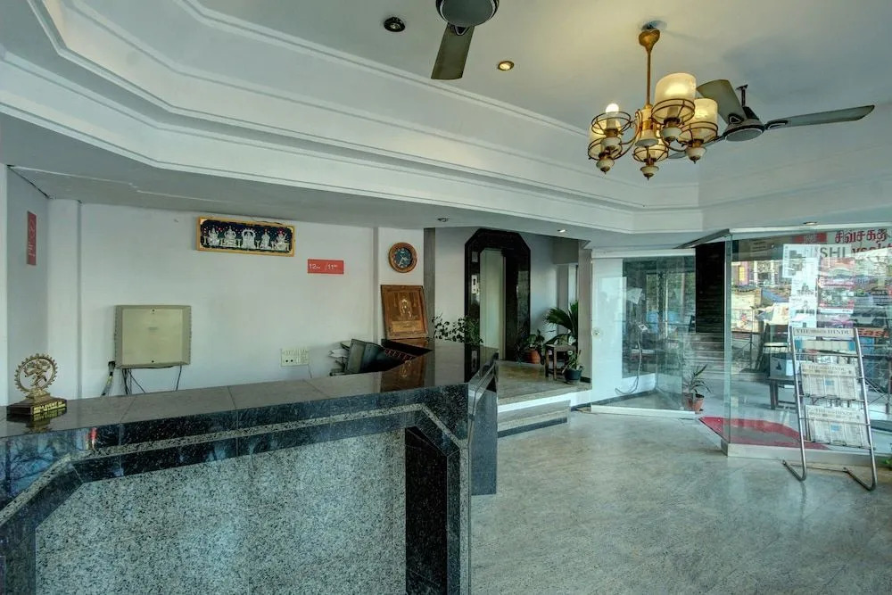 OYO 24579 Flagship Hotel Padmam