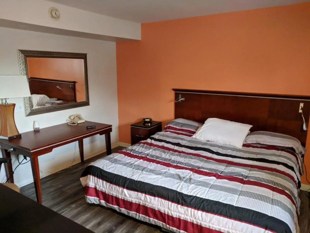 Skylark Motel