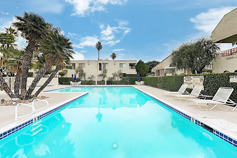 Chic Condo W/ Pool, Balcony – 1 Block To El Paseo! Condo
