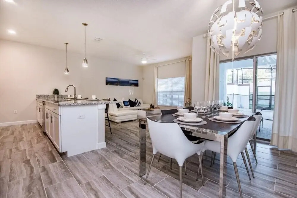 4 Bedroom 3 Bathroom Town Home With Pool 1594mvd