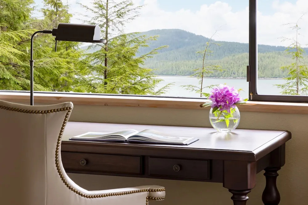 Salmon Falls Resort