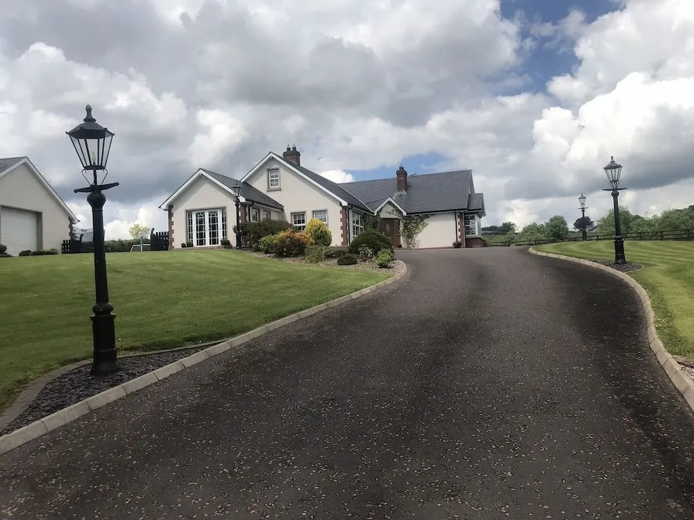Dungannon 2 Bed Bungalow - Sleeps 5 - Pet Friendly