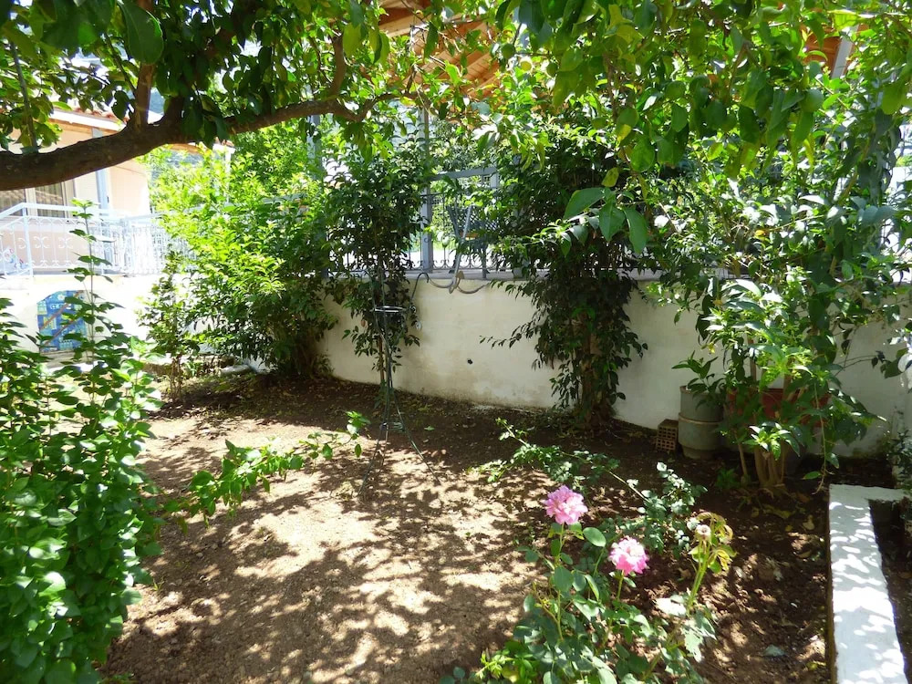 Venetia's Seaside Garden Home