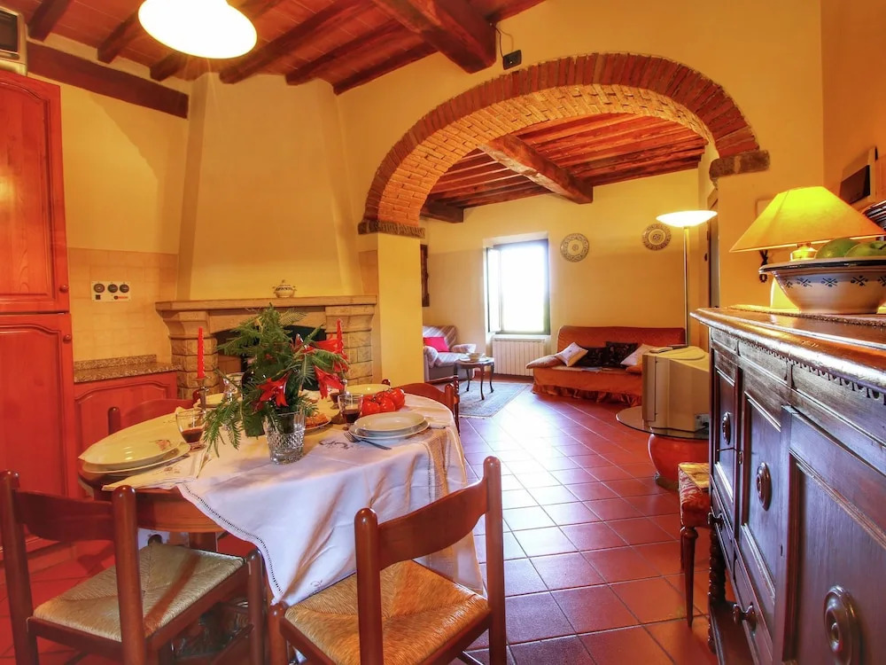 Attractively Furnished Apartment on a Large Estate in the Chianti Region
