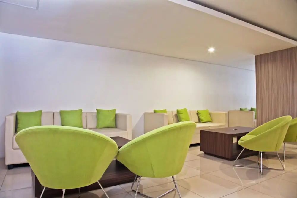 RedDoorz Apartment near Golden City Mall