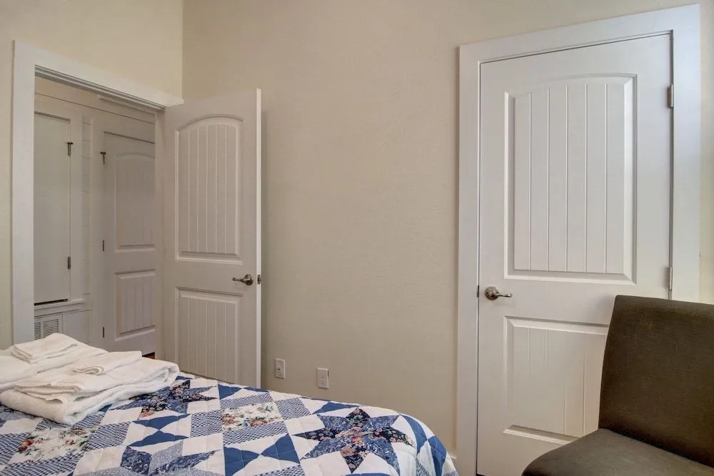 Sun Castle Pb221 3 Bedrooms 3 Bathrooms Condo