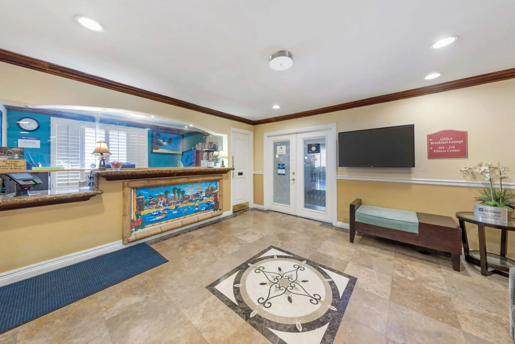 Best Western Harbour Inn & Suites Huntington - Sunset Beach