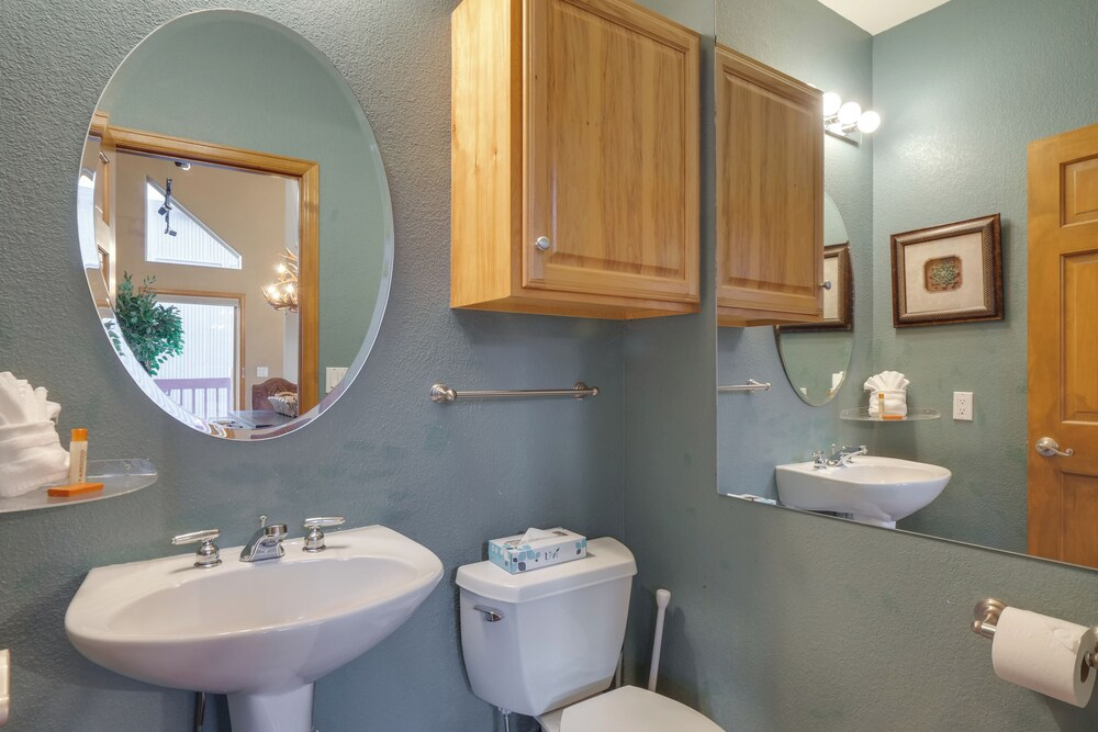 1 Mi to Keystone Lifts: Hot Tub Haven w/ Mtn Views