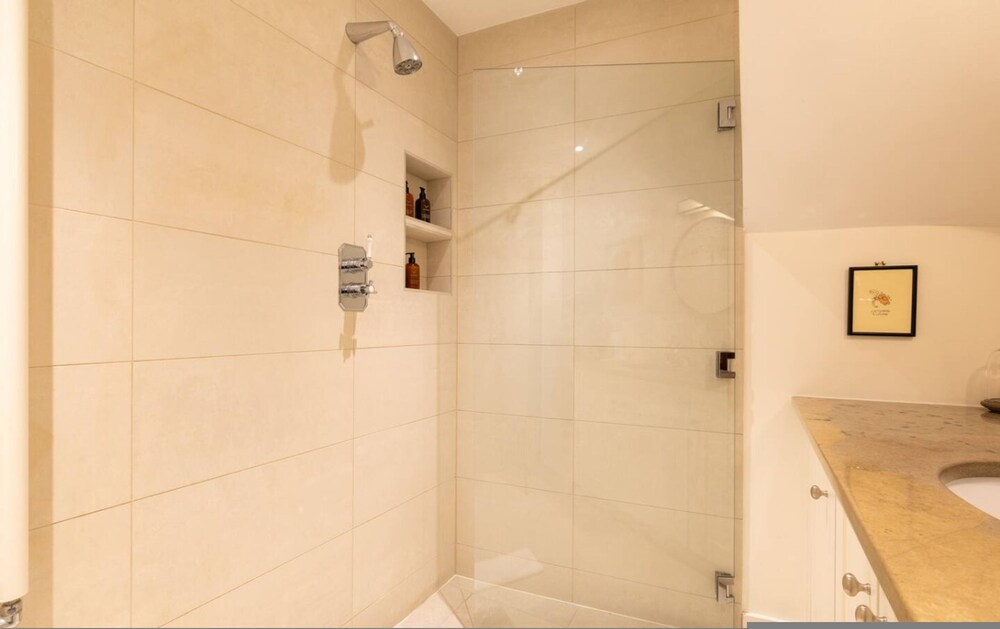 A Gentle Riverside Charm 2 Bedroom Mews House