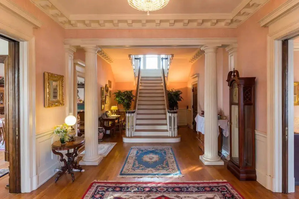 Federal Crest Inn Bed & Breakfast