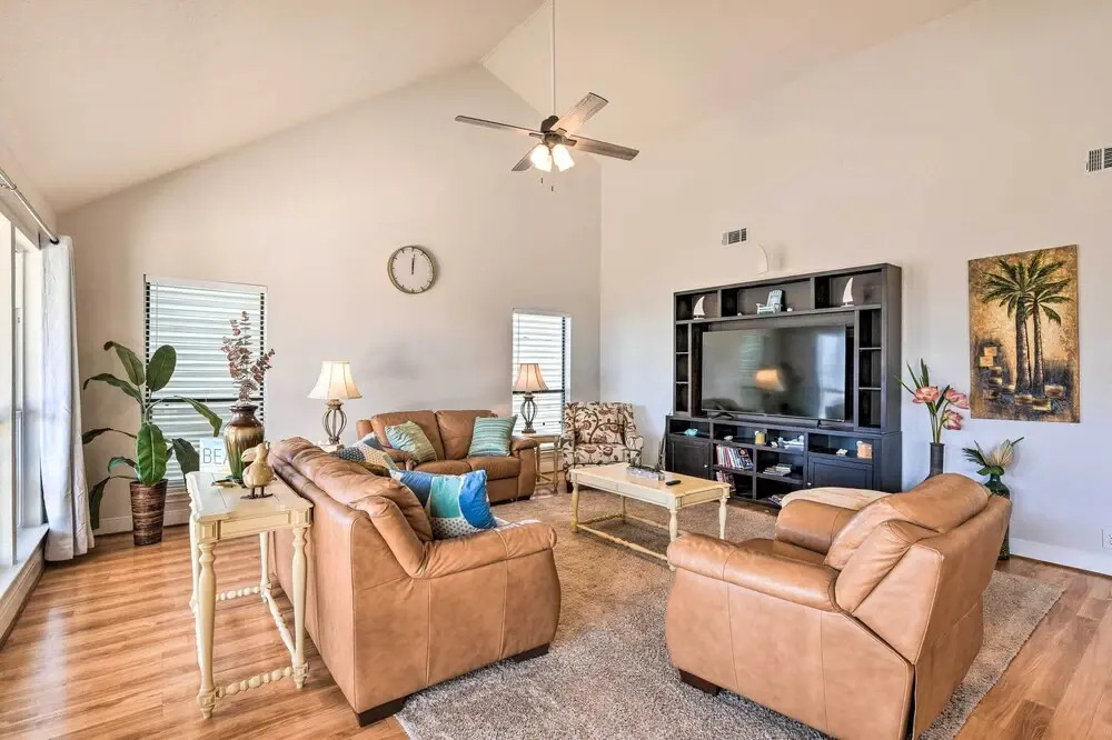 Walk to Ocean: Coastal Home in Crystal Beach!