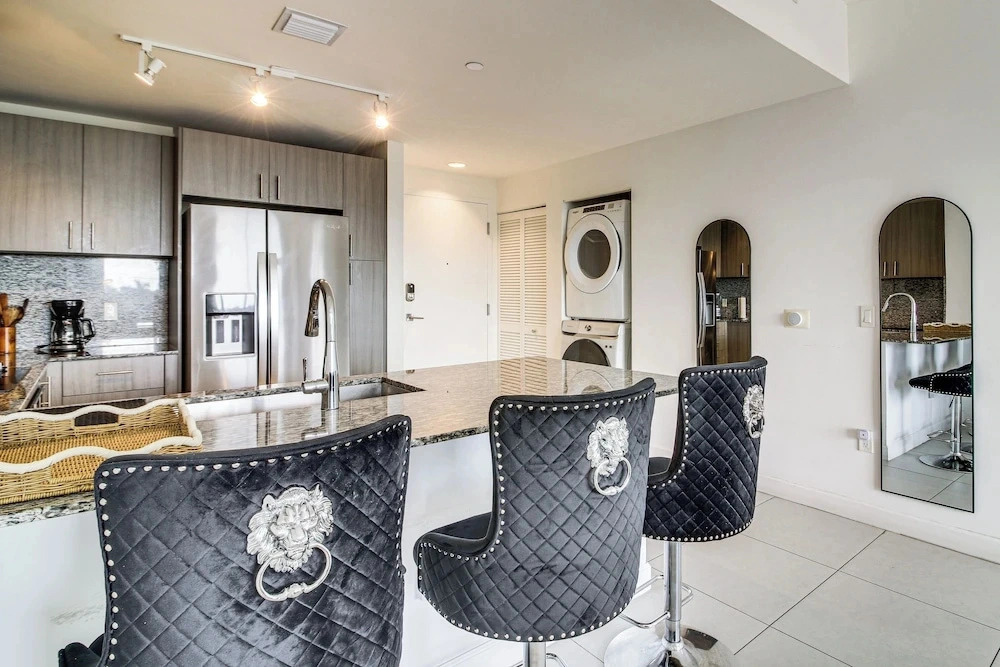 Steps to Dtwn Doral Park: Modern Group Retreat