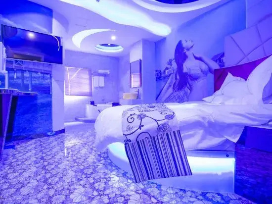 Shanghai Viking Theme Hotel(Sheshan Subway Station Store)