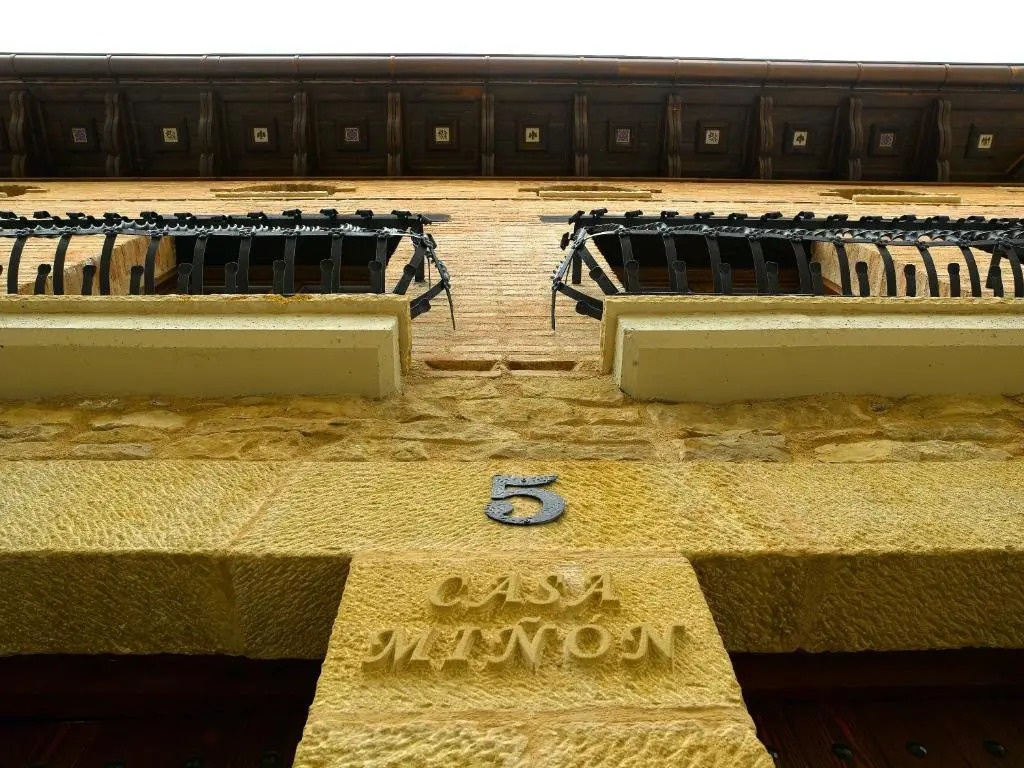 Casa Miñón