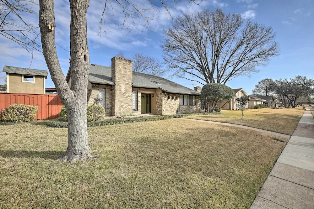 Game Room & Private Pool: Richardson Retreat