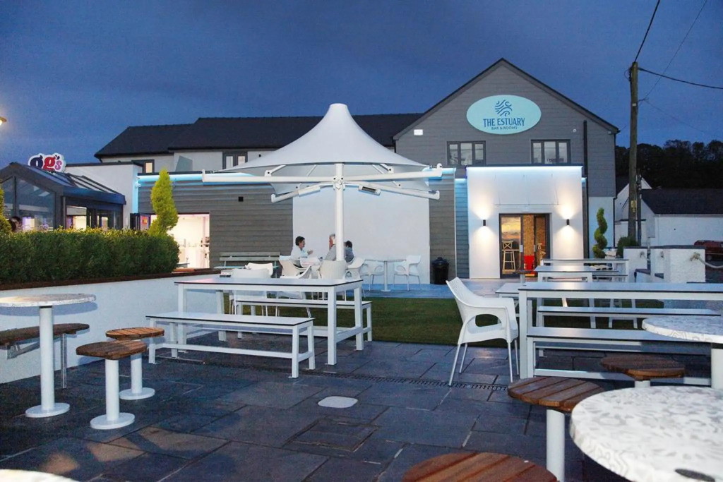 The Estuary Bar and Rooms