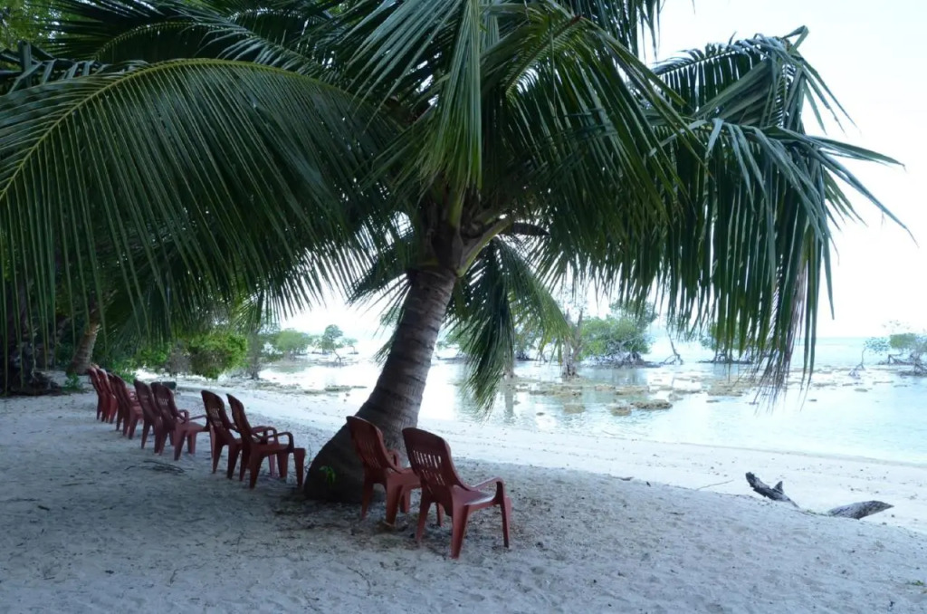 Coconhuts Beach Resort