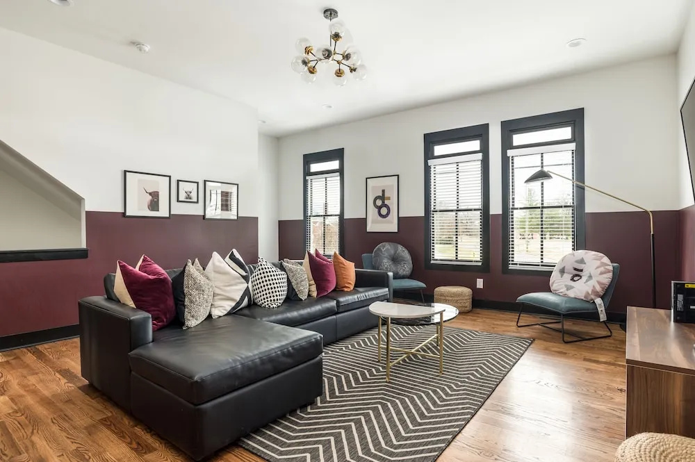 Dolly Underwood by AvantStay 2 Unit Buyout w 8BR in Heart of Nashville