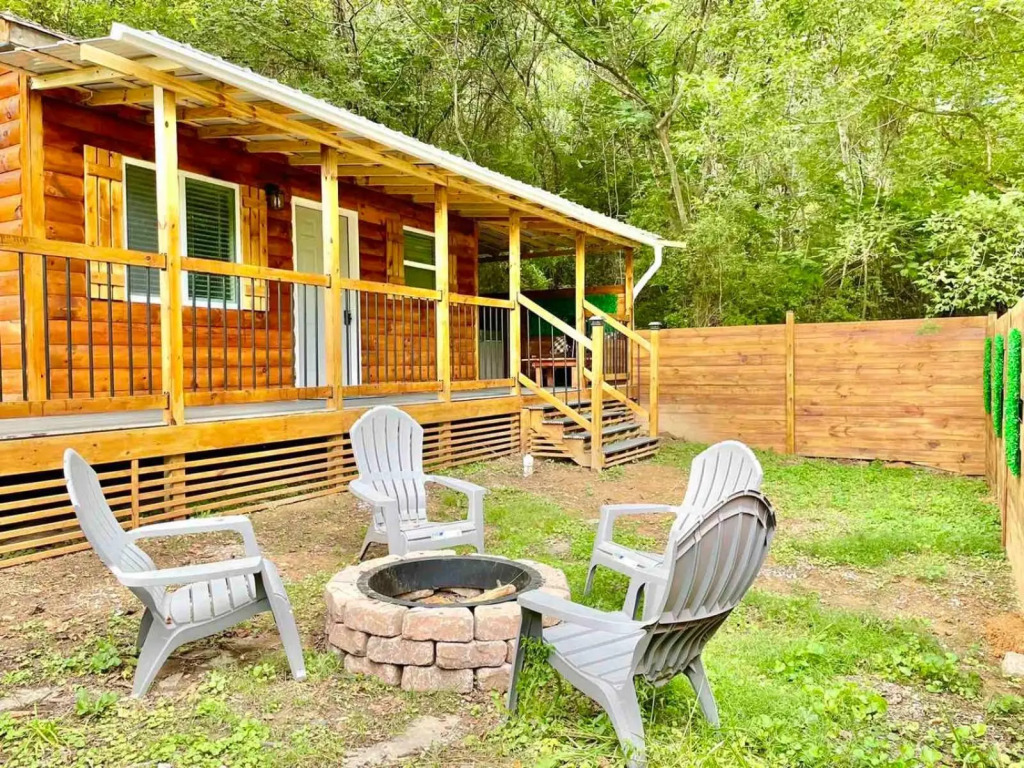 New Tiny cabin Hot tub Firepit Fenced yard