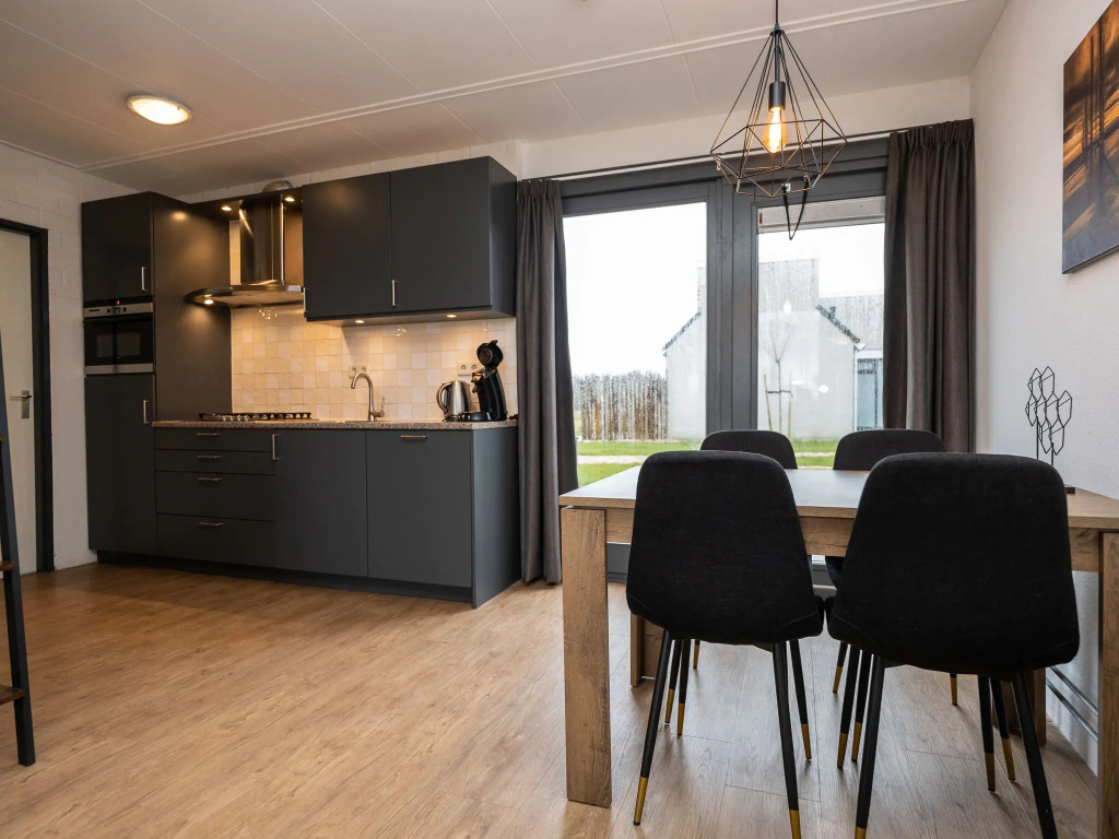 Atmospheric holiday home with WiFi in a holiday park located on Texel