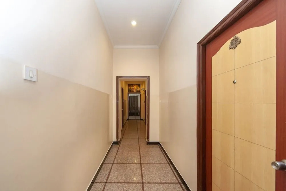 OYO 22280 Kences Inn