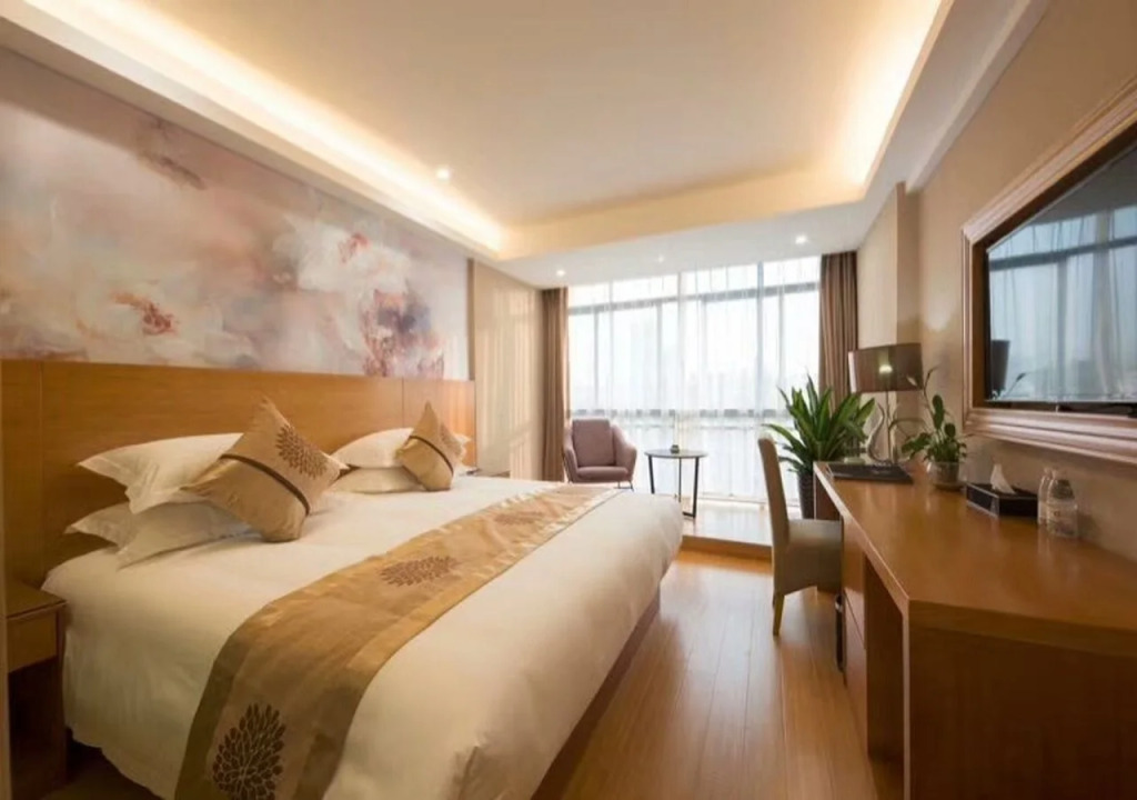 Yiwu Midi Hotel