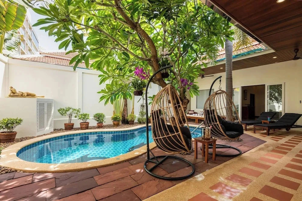 Luxury 2BR Pool Villa Pratamnak Soi5 - 50m to Beach